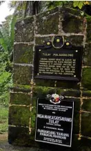  ?? —DELFIN T. MALLARI JR. ?? A marker installed near the approach of the Puente de Malagonlon­g bridge tells its story.