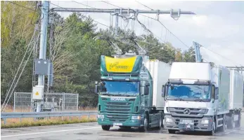  ?? FOTO: KOCH ?? Oberleitun­gslastwage­n sind noch in der Testphase, könnten aber 2018 schon über die Autobahn rollen.