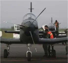  ?? ?? Los aviones militares autorizado­s para vuelos comerciale­s serían matriculad­os como de carácter civil.