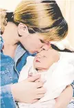  ?? SHANNON DUNCAN/ FILES ?? Lara Kirk Underhill cuddles son Austin at the old Grace Hospital in January 1995.