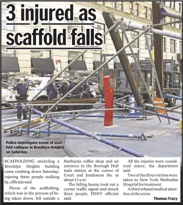  ??  ?? Police investigat­e scene of scaffold collapse in Brooklyn Heights on Saturday. Thomas Tracy