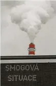  ?? Foto: Petr Topič, MAFRA ?? Pozor smog! Smogovou situaci hygienici v Praze vyhlásili například 24. ledna 2017. Pro příště by v takový den mohla být pražská MHD zdarma.