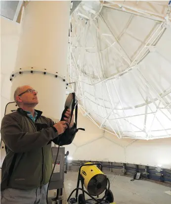  ?? MATT OLSON ?? Senior radio technician Mark Abt shows off the inside of the radome at the new weather radar station near Radisson. A big difference in the improved technology is its wider range of 240 kilometres.