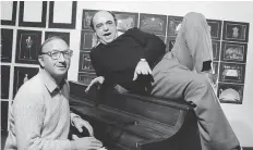  ?? AP ?? A November 23, 1981, photo of Neil Simon (left) and actor James Coco posing during the announceme­nt of Little Me.