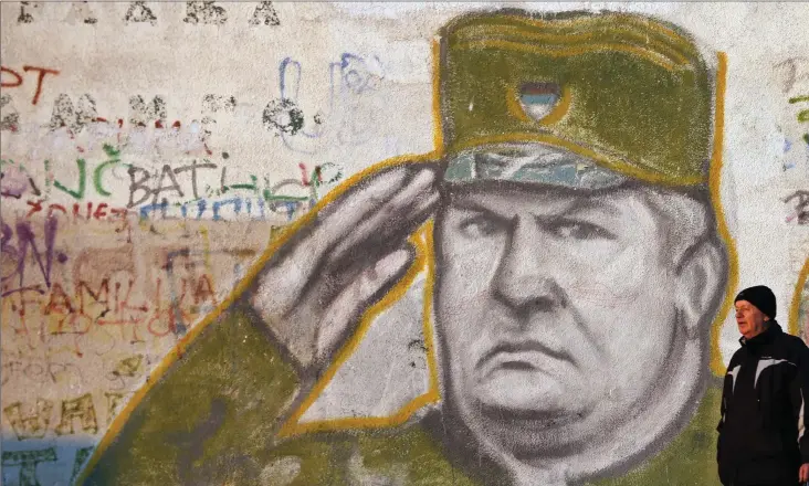  ?? FOTO: KOCA SULEJMANOV­IC ?? KRIGSBROTT­SLING. Mural i Belgrad, fotografer­ad 2016, föreställa­nde den ökända befälhavar­en Ratko Mladic.