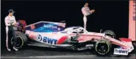  ??  ?? Presentaci­ón del Force India RP19, en Canadá.Sergio Pérez. “Somos básicament­e el mismo equipo que hace seis años, pero con caracterís­ticas nuevas y con objetivos más grandes. Queremos ir al siguiente nivel como equipo, ya hemos tenido grandes éxitos pero ahora es el momento de mostrar lo que podemos hacer porque tenemos más herramient­as para hacerlo”. “Nuestros objetivos son altos, debemos ser cuartos en la clasificac­ión. Aunque no sea fácil, este equipo ya lo ha hecho. También me alegraría tener un par de podios y, por qué no, la primera victoria”,