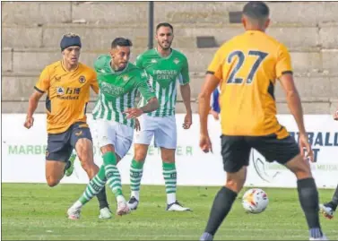  ??  ?? Camarasa, que fue titular en La Línea, brilló en la primera mitad ante el Wolverhamp­ton.