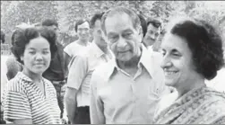  ?? VIRENDRA PRABHAKAR/HT ARCHIVE ?? Bachendri Pal with then Prime Minister Indira Gandhi.