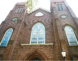  ?? AMY SHORTELL/THE MORNING CALL ?? The 168-year-old former Unitarian Universali­st church in Bethlehem has been sold to another developer.