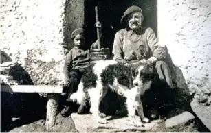  ?? © Ph. Delmas/AM de Briançon. ?? 1938 : une scène d’estive dans le Briançonna­is.