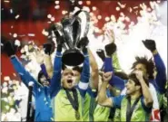  ?? THE ASSOCIATED PRESS FILE PHOTO ?? Seattle Sounders midfielder Osvaldo Alonso, front left, hoists soccer’s MLS Cup with teammates.