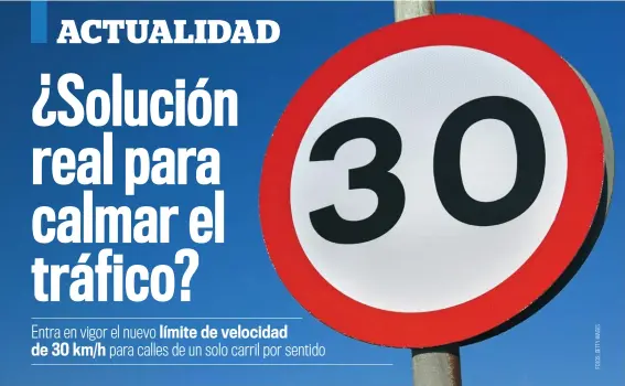  ??  ?? La medida de los 30 km/h afecta a las calles de un solo carril por sentido como esta. La excepción ahora será que un ayuntamien­to decida subir a 50 los límites en estos tramos