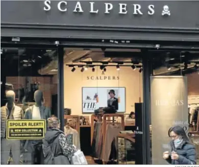  ?? JUAN CARLOS MUÑOZ ?? La tienda propia de Scalpers en el centro de Sevilla, ayer.
