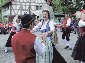  ?? FOTO: GOTTFRIED BRAUCHLE ?? Mit einem großen Festwochen­ende feiert das Bauernhaus-Museum in Wolfegg sein 40. Jubiläumsj­ahr. Verschiede­ne Musik- und Tanzgruppe­n laden zum Mitmachen ein.