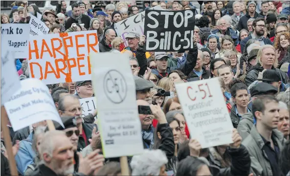  ?? JASON PAYNE/PNG ?? More than 1,000 protesters gathered at the Vancouver Art Gallery to denounce Prime Minister Stephen Harper’s Bill C-51.