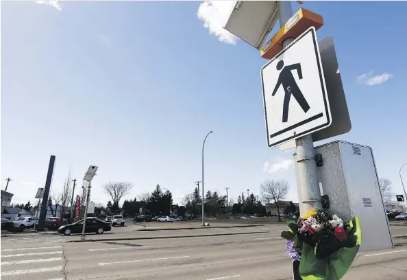  ?? IAN KUCERAK ?? Rapid flashing beacons are in place at the seven-lane Kingsway crosswalk at Tower Road, where Chloe Wiwchar, 16, was killed Sunday.