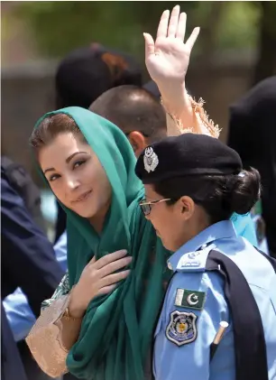  ?? AFP ?? The daughter of Prime Minister Nawaz Sharif, Maryam Nawaz, is escorted by security as she arrives to appear before the joint investigat­ion team in Islamabad on Wednesday. —