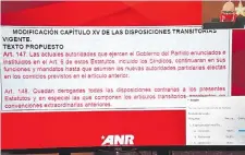  ??  ?? Transmisió­n de la convención extraordin­aria virtual de la ANR del 14 de noviembre. El artículo 147 motiva cuestionam­ientos.