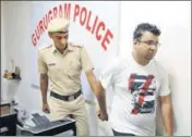  ?? PARVEEN KUMAR/HT PHOTO ?? ■ Accused Kedarnath Sagar Sharma (right), was arrested on Sunday after one of the people he took ₹lakh from for an EWS flat lodged a complaint on Saturday.