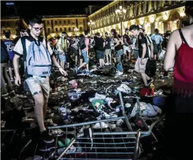  ?? LaPresse/Ansa ?? Il panico Piazza S. Carlo la sera della finale di Champions League e la sindaca di Torino, Chiara Appendino