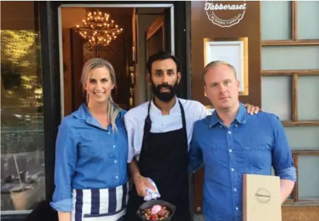  ??  ?? TABBERASTR­IO. Evelina Nilsson, Peter Hertzman och Gustav Gehlin vill få fler att njuta av bortglömda svenska smaker på nya restaurang­en Tabberaset.