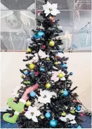  ?? Photo / Ilona Hanne ?? A Grinch tree is one of several trees decorating the TSB Stratford branch in the lead-up to Christmas 2023.