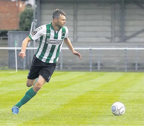  ?? BILL BROADLEY ?? ■ Blyth Spartans’ goalscorer Robbie Dale in action during yesterday’s victory over Ashton United