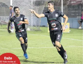  ??  ?? El delantero Bruno Volpi celebró el segundo gol del Platense.