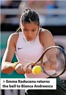  ?? ?? Emma Raducanu returns the ball to Bianca Andreescu