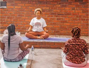  ?? ?? IN SESSION:
Phaladze and students during a yoga class