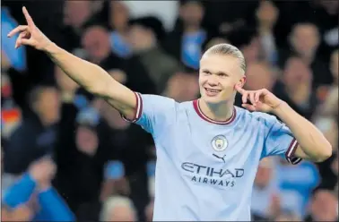  ?? ?? Haaland celebra un gol con el manchester City.