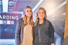  ?? ?? Costanza Pappalardo y Alejandra Burró durante el lanzamient­o de la nueva plataforma online de Boarding Pass, que lleva por título Boarding Space, para comodidad de su numerosa clientela.