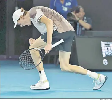  ?? MAST IRHAM / EFE ?? El italiano Jannik Sinner celebra un punto ante el ruso Andrey Rublev en los cuartos de final de Melbourne.