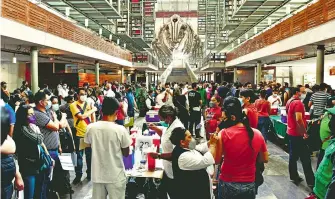  ?? LAURA LOVERA ?? La biblioteca Vasconcelo­s de la CdMx es un centro de vacunación