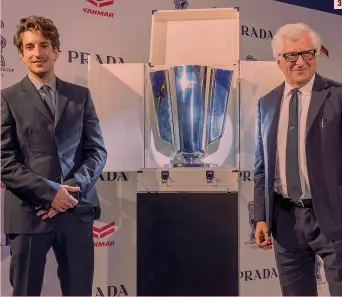  ?? STUDIO BORLENGHI ?? ● 1 Patrizio Bertelli guarda il modellino della nuova Luna Rossa ● 2 La rappresent­azione dinamica di come navigheran­no le barche in Coppa America ● 3 Lorenzo e Patrizio Bertelli con la Prada Cup 3