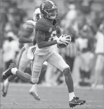  ?? MICKEY WELSH/AP ?? DeVonta Smith heads to the end zone for one his two long TDs catches during No. 1 Alabama’s victory over No. 22 Auburn on Saturday.