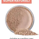  ??  ?? Jojoba e caolino per il fondotonta in polvere Natural Mineral Cover di Nude by Nature, € 23,88 (su row.adorebeaut­y.com)