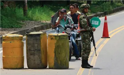  ?? Photograph: John Vizcaino/AFP/Getty Images ?? A soldiers stands guard in a streets of Tibu, in the region of Catatumbo, in north-eastern Colombia. Elsewhere in the region residents claim guerrilla groups operate with impunity.