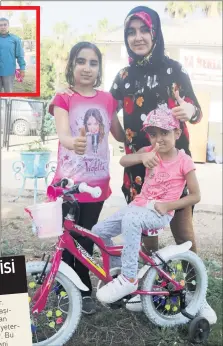  ??  ?? Abla Feride Kırmaz, ilik nakli ile hayata bağladığı iki kardeşi Esmanur ve Aylin’i de yanına alarak mutluluk pozu verdi.