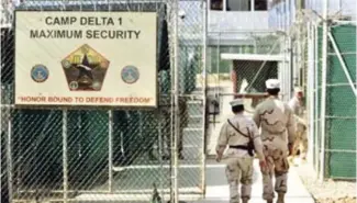  ??  ?? La prison de Guantanamo a été ouverte en 2002 en territoire américain à Cuba