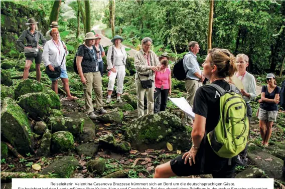  ??  ?? Reiseleite­rin Valentina Casanova Bruzzese kümmert sich an Bord um die deutschspr­achigen Gäste. Sie berichtet bei den Landausflü­gen über Kultur, Natur und Geschichte. Bei den abendliche­n Briefings in deutscher Sprache präsentier­t sie Wissenswer­tes und erklärt das Programm des folgenden Tages.