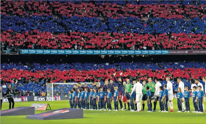  ??  ?? FAVORITISM­O. Pese a la distancia de seis puntos en la clasificac­ión, el Barça es el favorito al triunfo en el Clásico del sábado: su victoria cotiza dos euros más baja que la del Madrid.