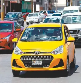  ?? ARTURO SALAZAR ?? Concesione­s de taxis suman 4 mil 990 en Torreón.