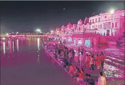  ?? DEEPAK GUPTA/HT PHOTO ?? A lit-up Ram Ki Pedi in Ayodhya on Monday.