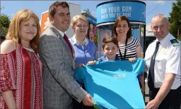  ??  ?? Pictured at the launch of the Gum Litter Taskforce’s gum litter education campaign in Ardee, Co. Louth are Cllr. Jim Tenanty , Martin Reilly, Litter Warden, Louth County Council and Cathaoirle­ach of Louth County Council, Cllr. Liam Reilly.