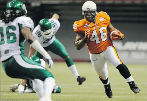  ?? GERRY KAHRMANN/PNG ?? Saskatchew­an’s Eddie Russ closes in on B.C. Lions’ Rolly Lumbala during Saturday’s game at B.C. Place.