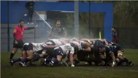  ?? (Photo doc Dylan Meiffret) ?? Sur une bonne dynamique, les Carfistes pousseront tous dans le même sens pour essayer de faire trébucher le leader.