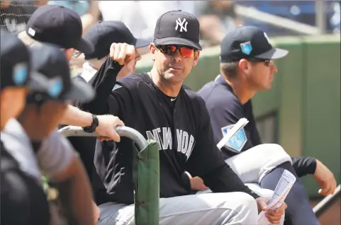  ?? Lynne Sladky / Associated Press ?? Yankees manager Aaron Boone talks with the coaching staff during an exhibition game against the Philadelph­ia Phillies on March 1.