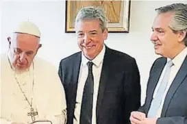  ?? (TWITTER) ?? Encuentro. En 2018, Fernández tuvo una audiencia privada con el Papa junto al chileno Carlos Ominami y el brasileño Celso Amorim.