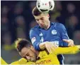  ?? Foto: Witters ?? Matija Nastasic und Pierre Emerick Au bameyang im Zweikampf